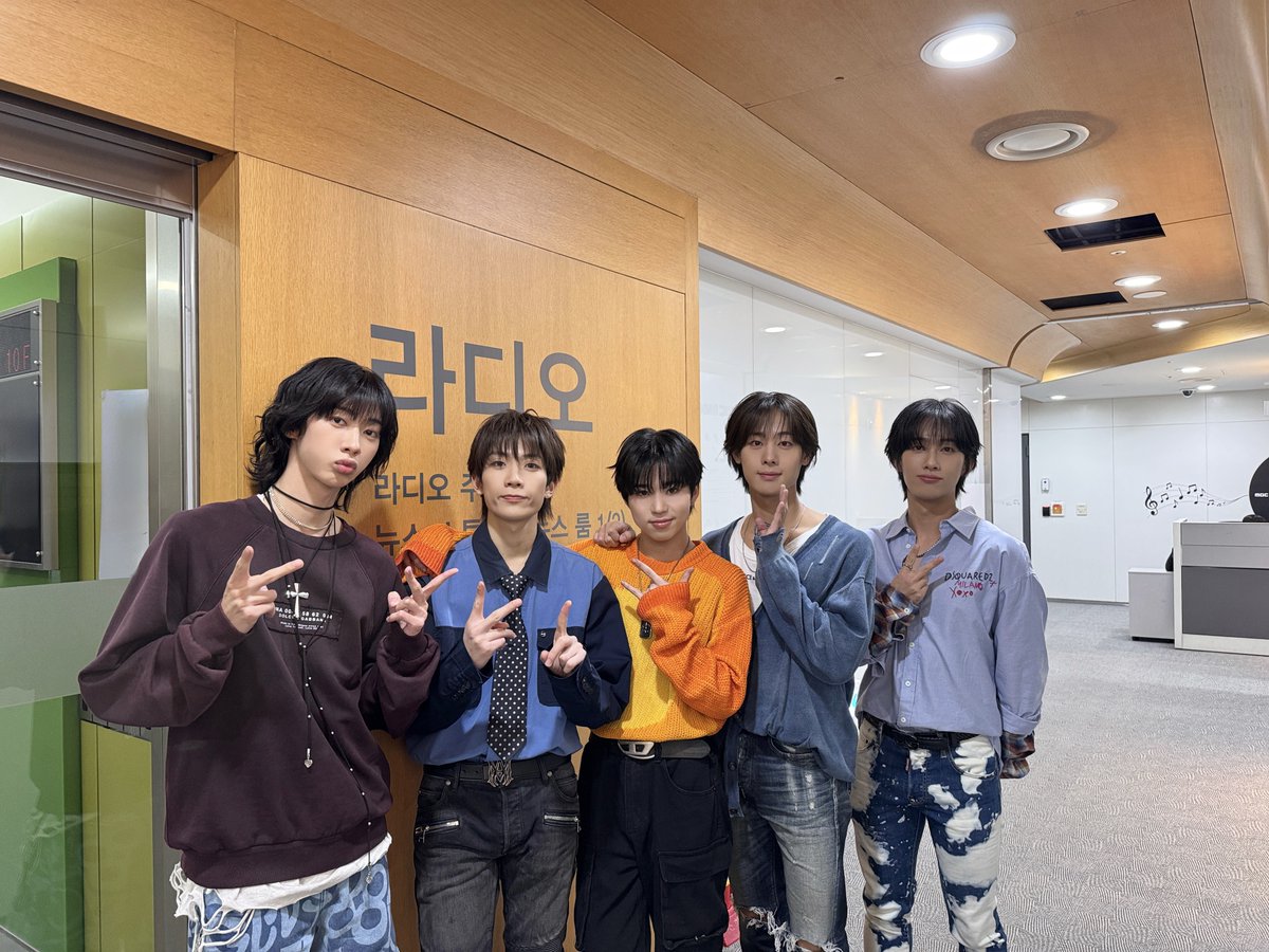 Recent activity shot of Hi-Fi Un!corn