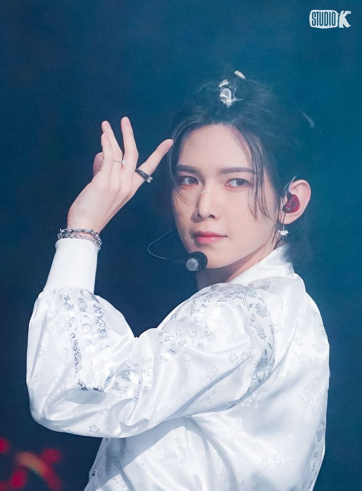 Behind-the-scenes cut of ATEEZ