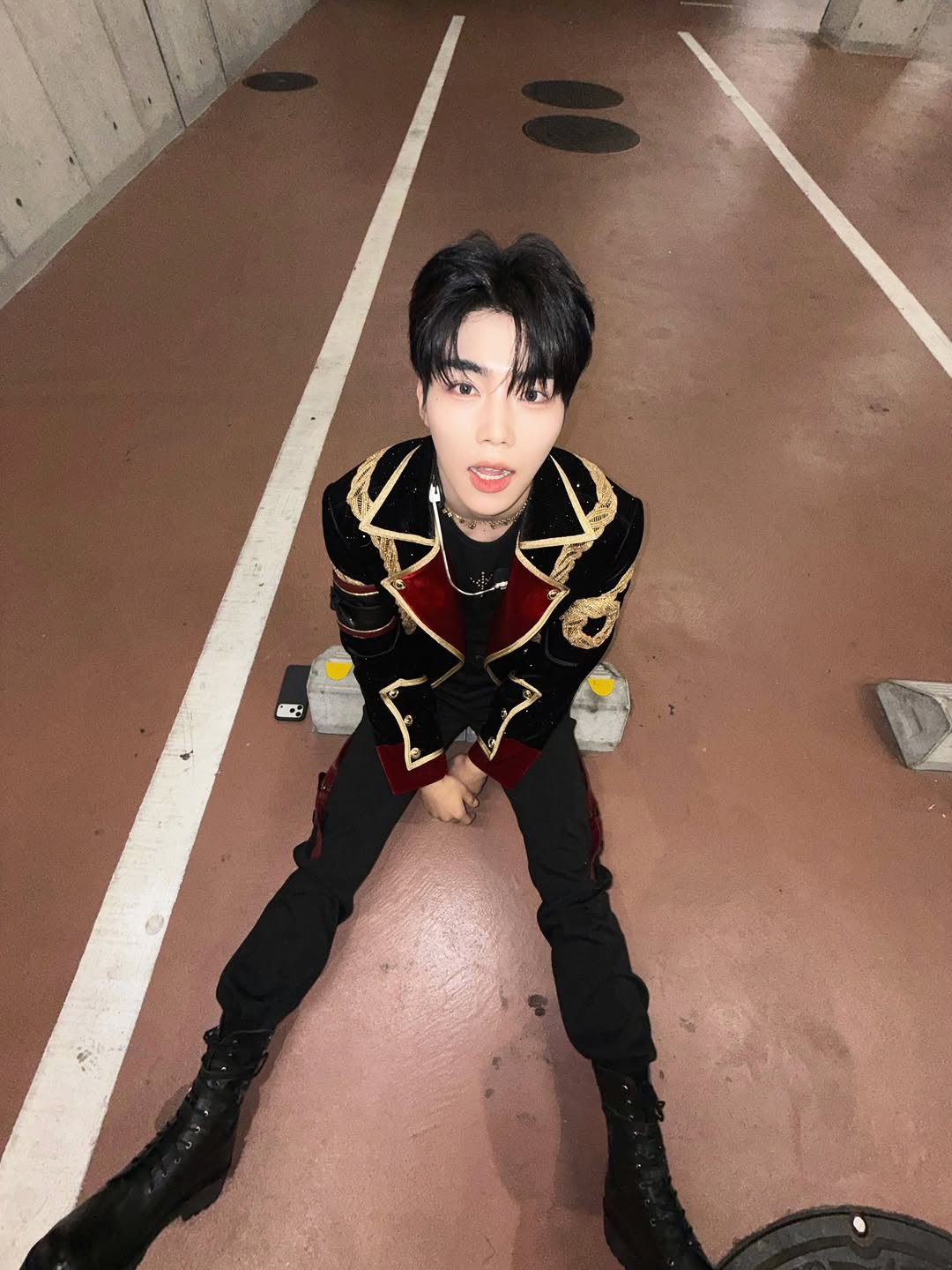 パク・ゴヌク (ZEROBASEONE)の舞台裏ショット