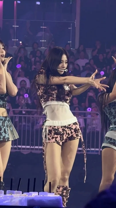 Today's most popular wallpaper in the Tzuyu (TWICE) community