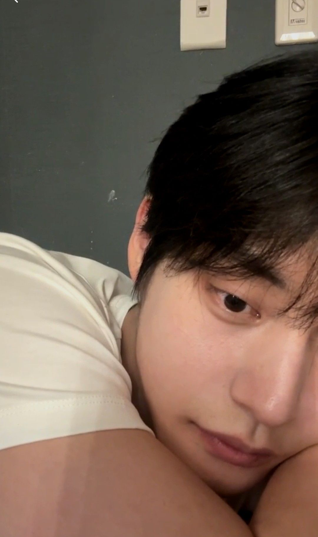 A heartfelt wallpaper shared by Kim Jiwoong (ZEROBASEONE)'s fans