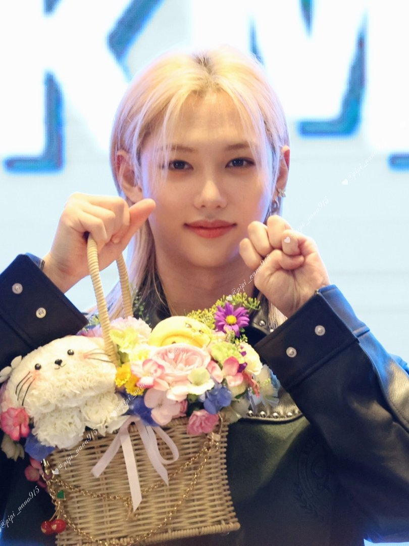 Latest photo of Felix (Stray Kids)