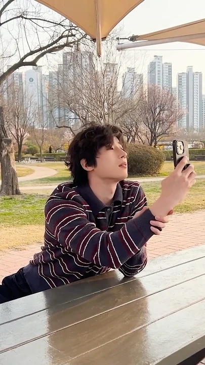 Behind-the-scenes cut of Han Seungwoo