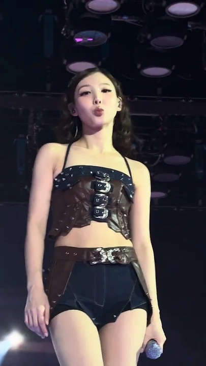 미나 (TWICE)의 최신 사진