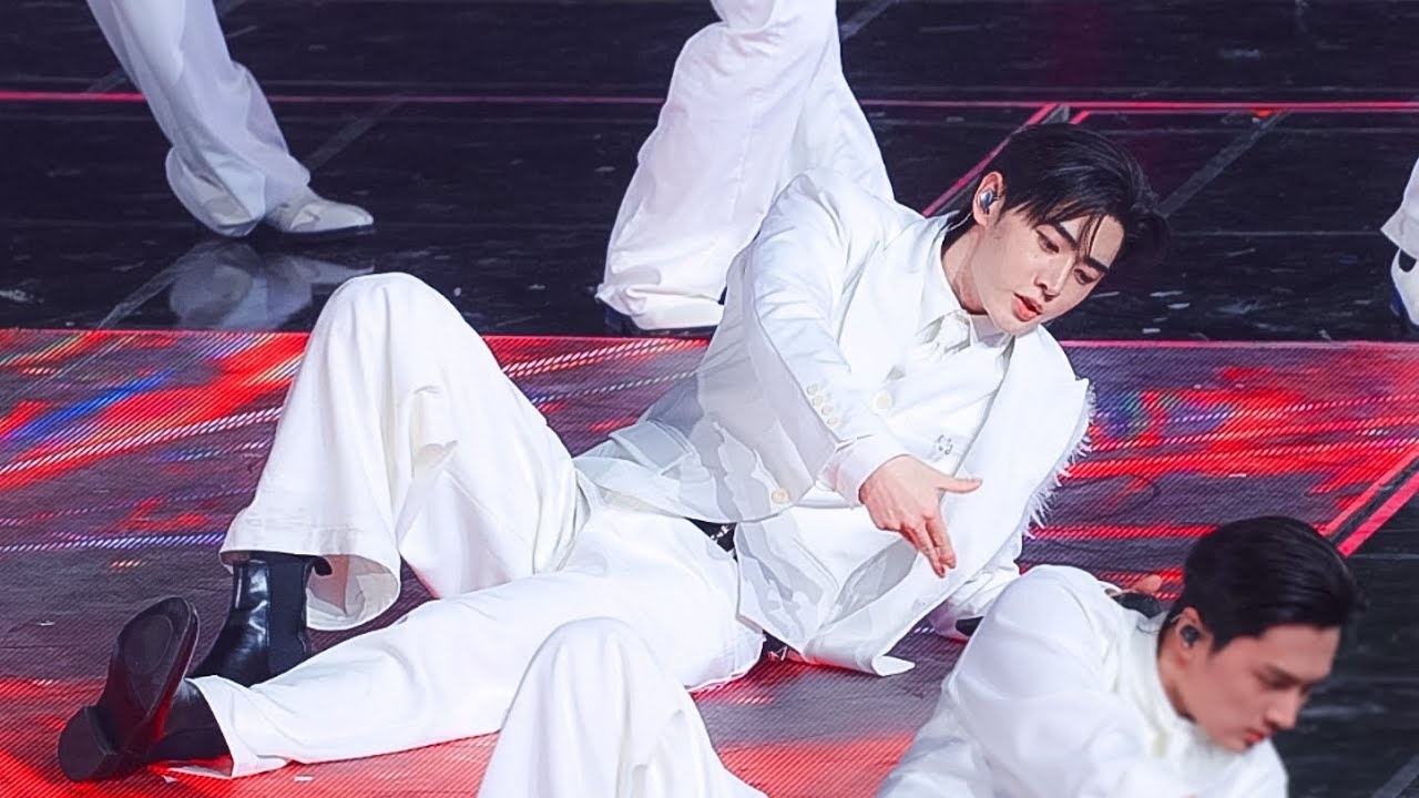 Behind-the-scenes cut of Sunghoon (ENHYPEN)