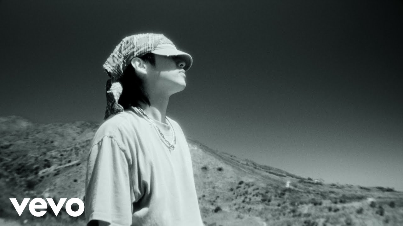 Behind-the-scenes cut of Board