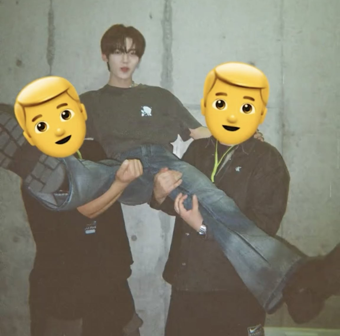 A moment captured by Han Yujin (ZEROBASEONE)'s fan