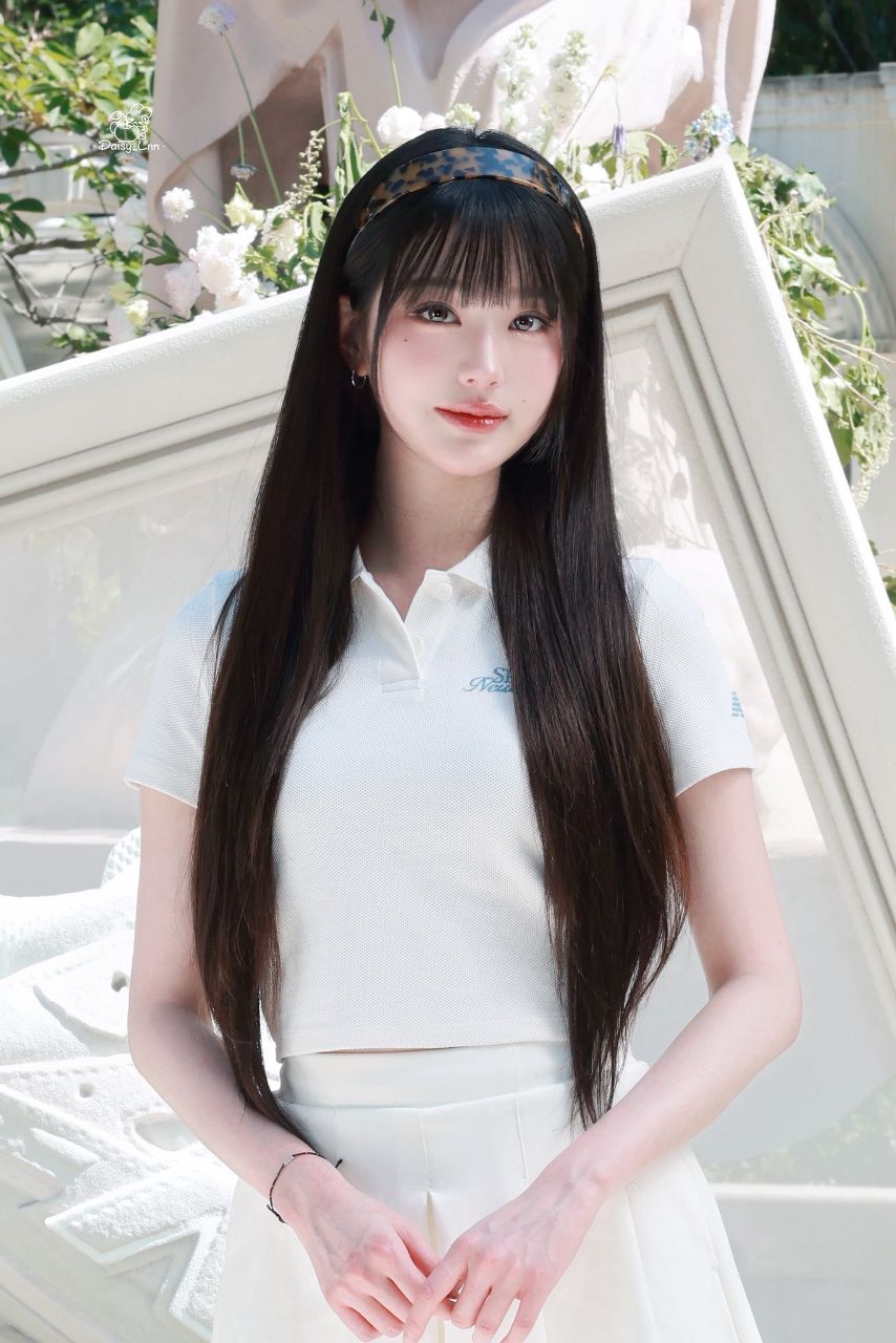 Recent activity shot of Jang Wonyoung (IVE)