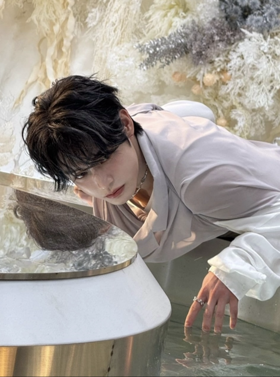 キム・ジウン (ZEROBASEONE)の最新写真