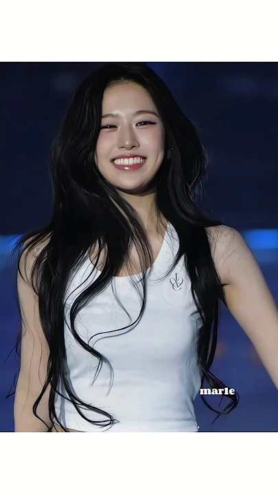 Recent activity shot of An Yujin (IVE)