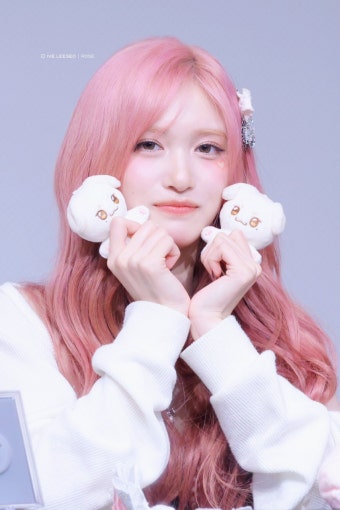 イソ (IVE)の舞台裏ショット