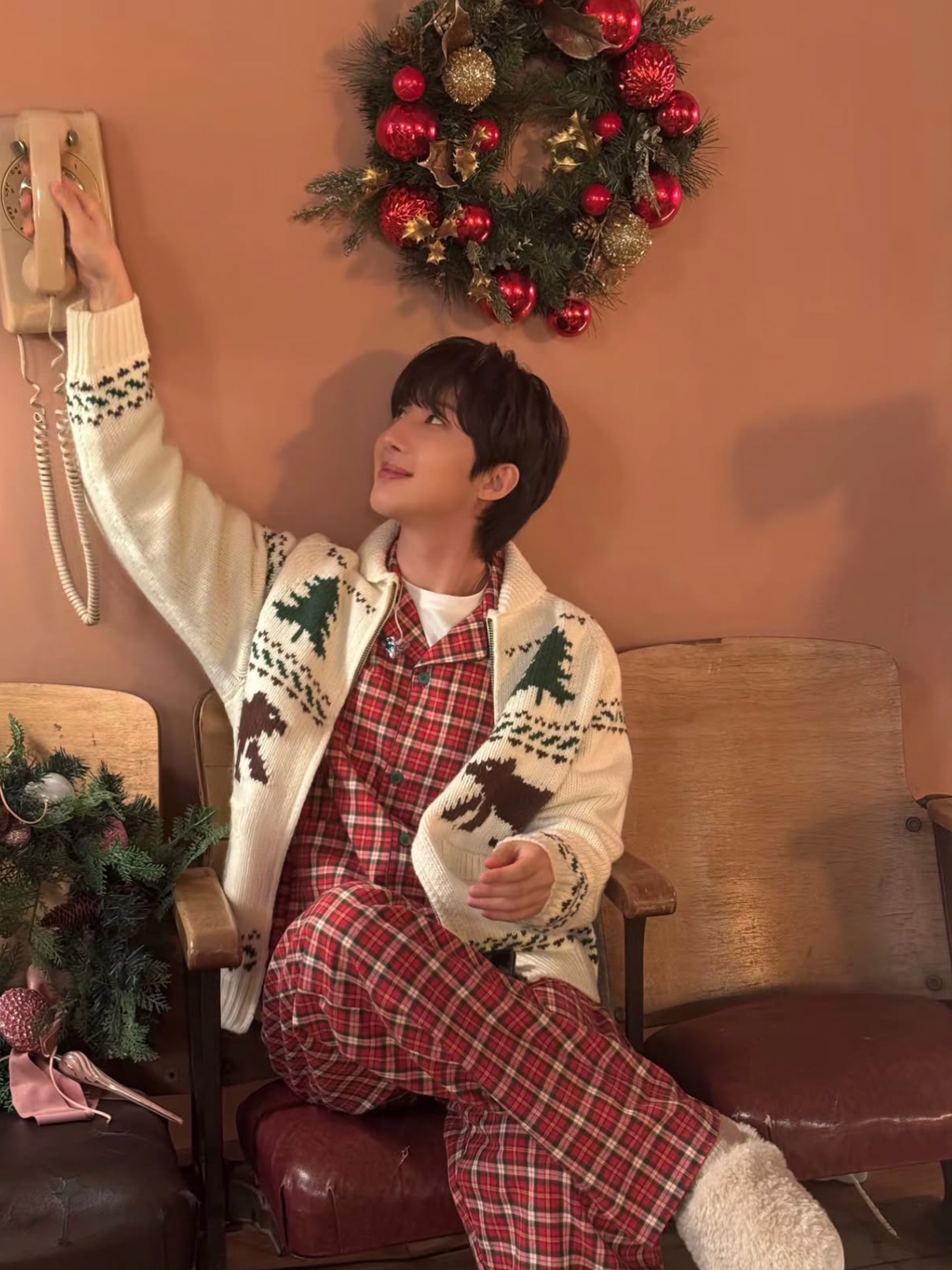 Recent activity shot of Hui (PENTAGON)