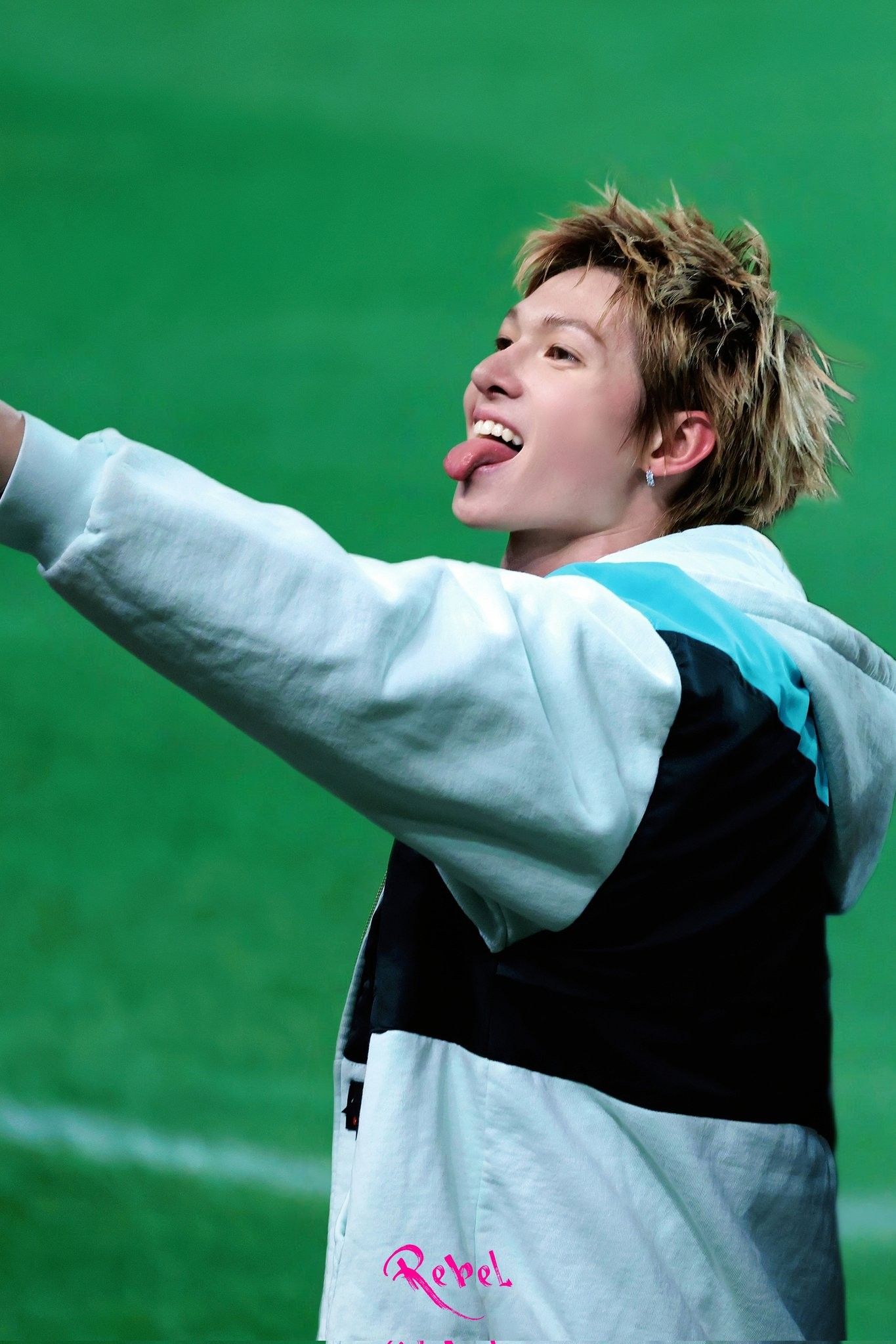 A moment captured by Martin (CORTIS)'s fan