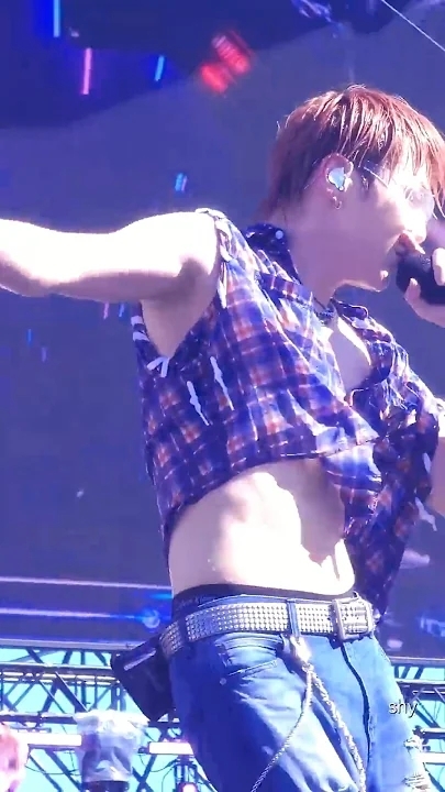 Today's most popular wallpaper in the Kang Daniel community