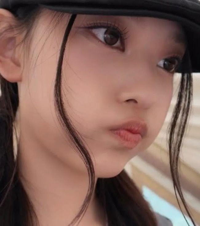 Latest photo of Haerin (NewJeans)