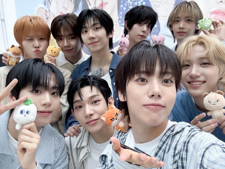 Today's hottest K-pop community feed