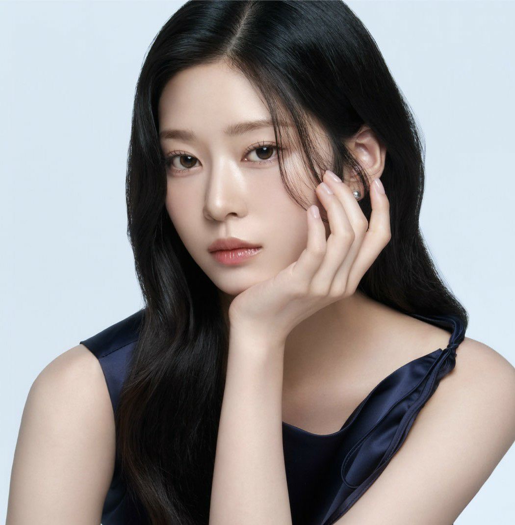 Recent activity shot of Kim Minju