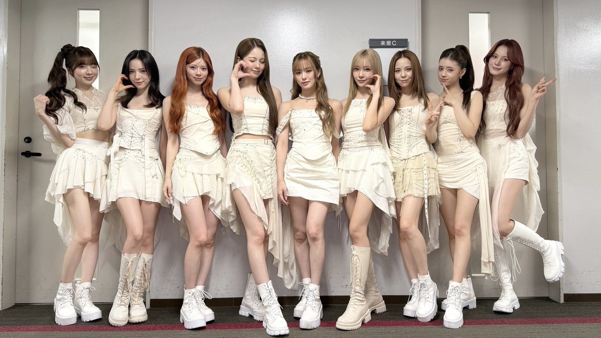 Behind-the-scenes cut of NiziU