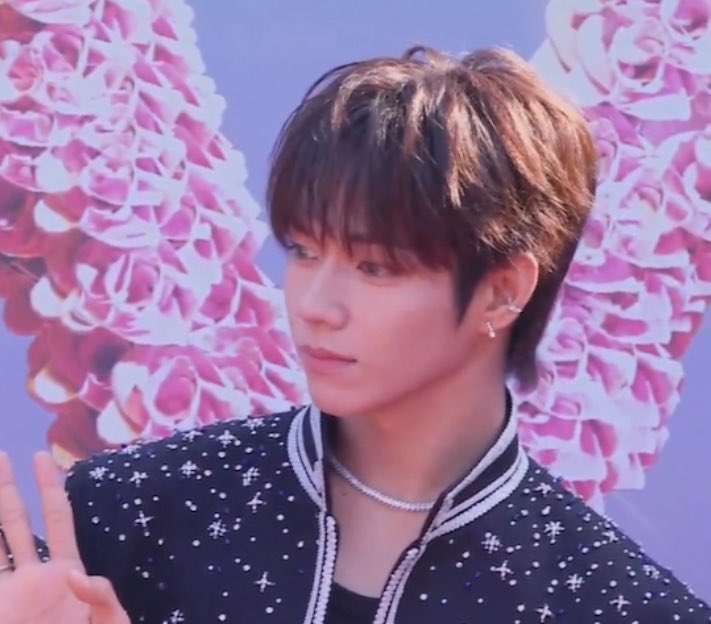 Behind-the-scenes cut of JL (AHOF)