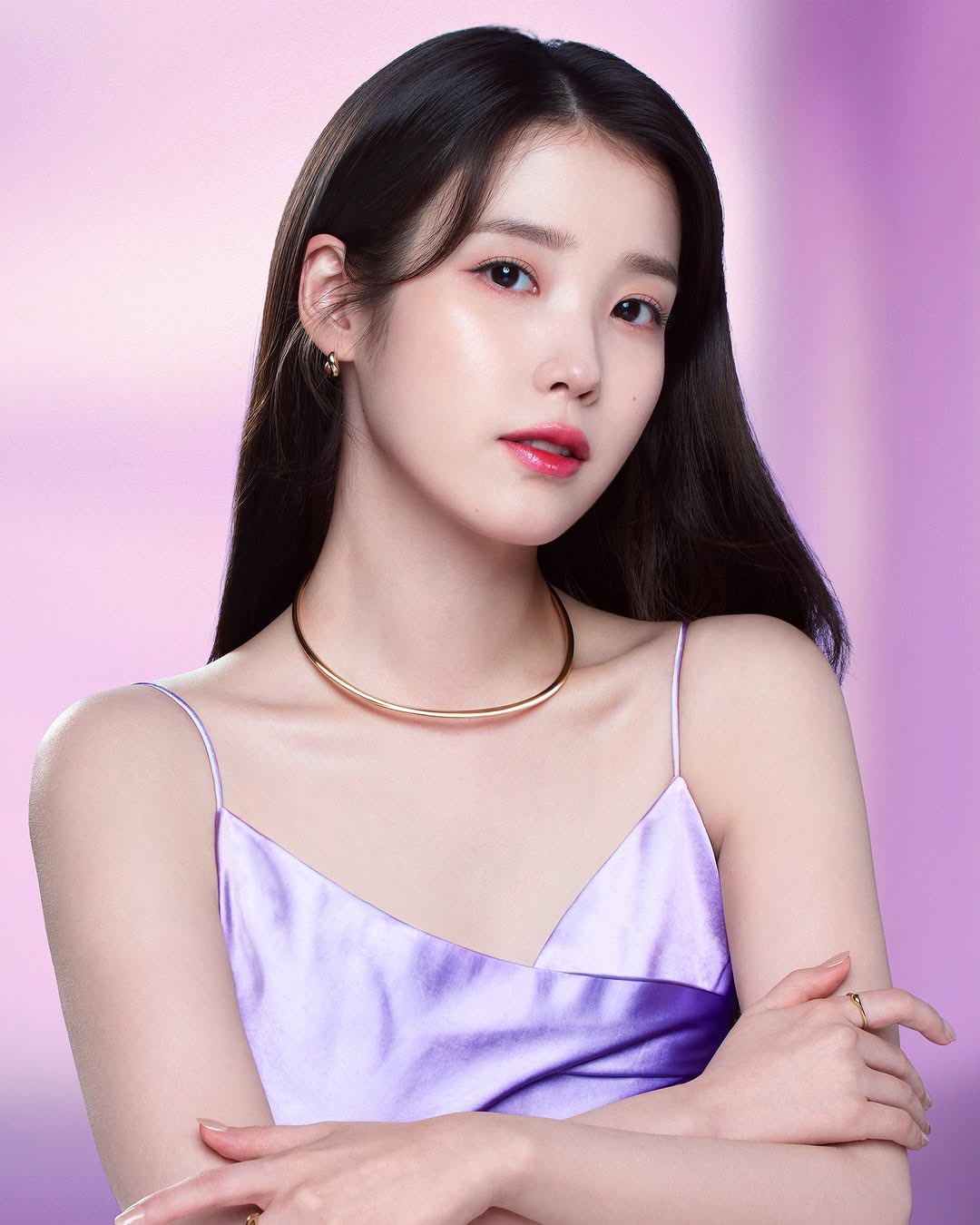 Behind-the-scenes cut of IU