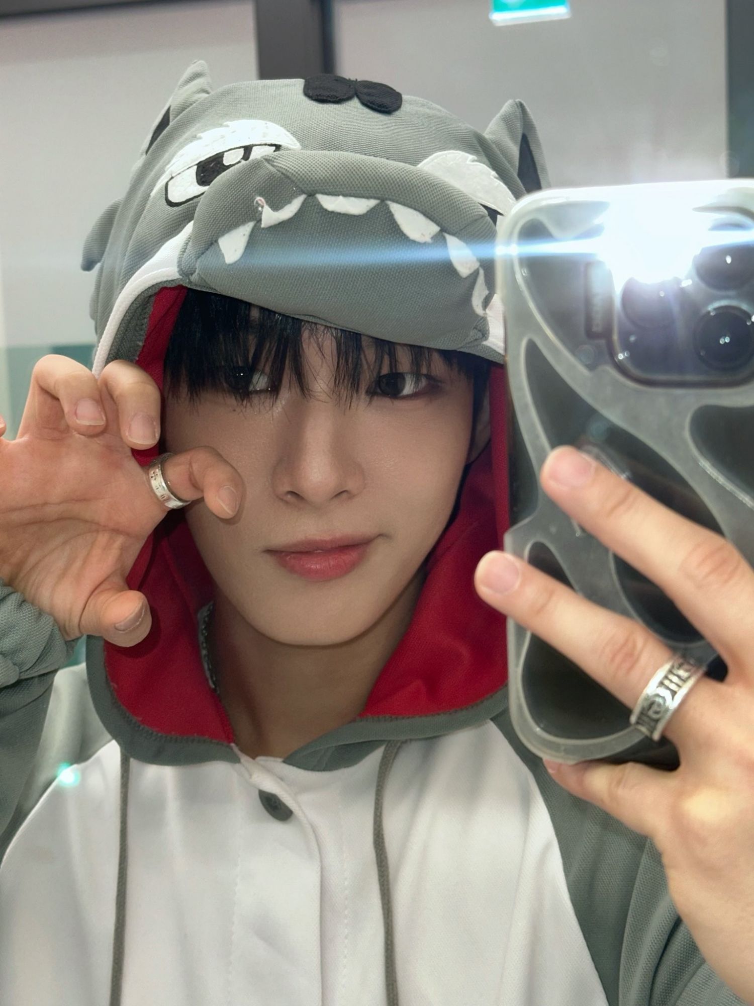 A moment captured by Steven (AHOF)'s fan