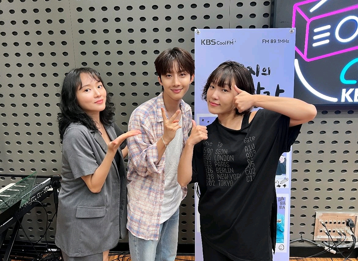 Behind-the-scenes cut of Hui (PENTAGON)