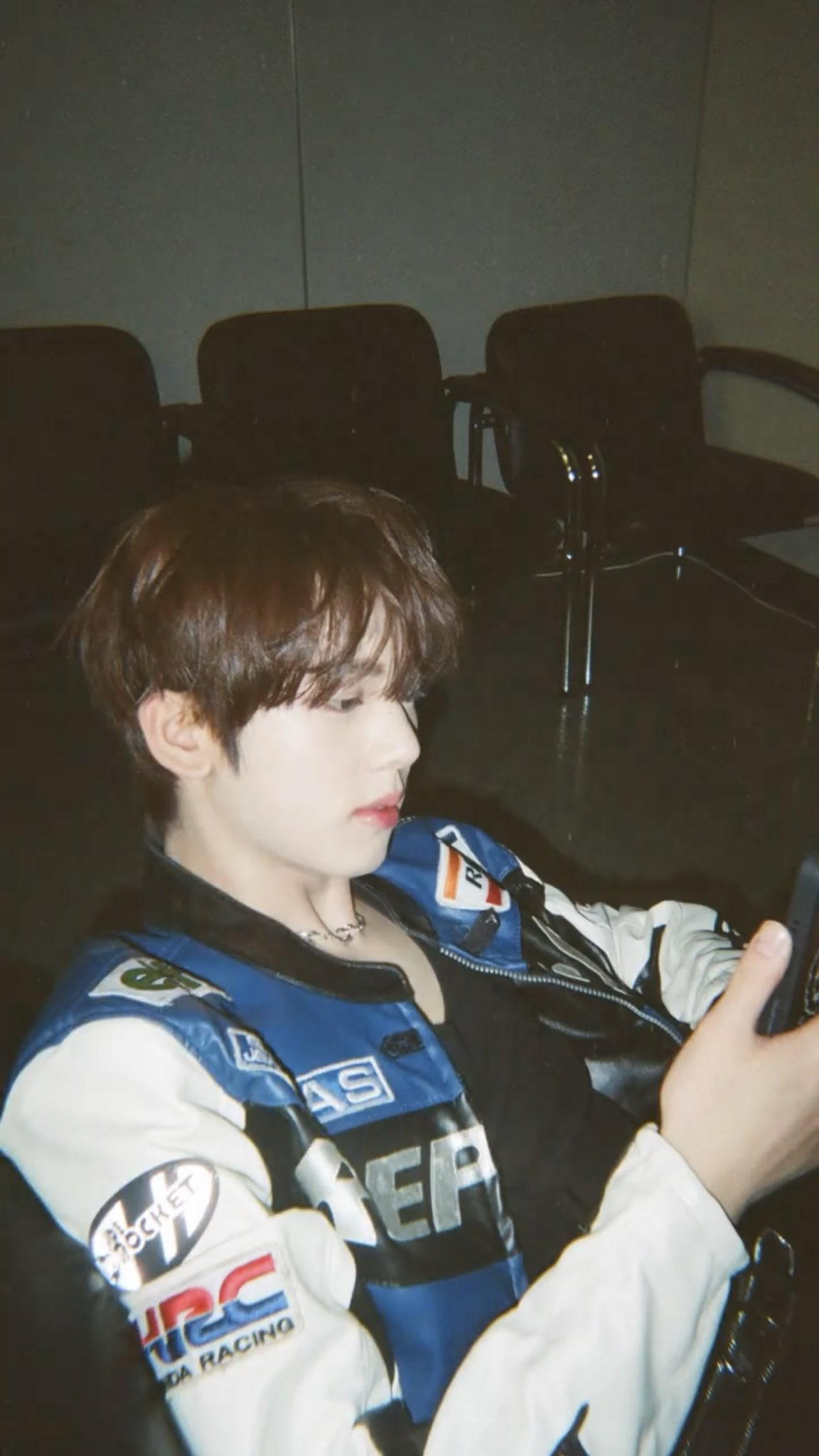 Behind-the-scenes cut of Han Yujin (ZEROBASEONE)