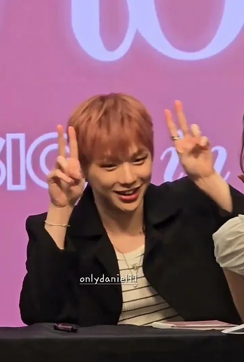 Behind-the-scenes cut of Kang Daniel
