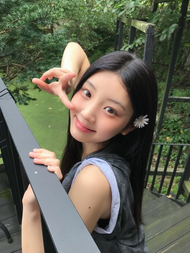 Behind-the-scenes cut of Wonhee (ILLIT)