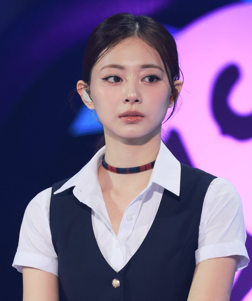 Behind-the-scenes cut of Tzuyu (TWICE)