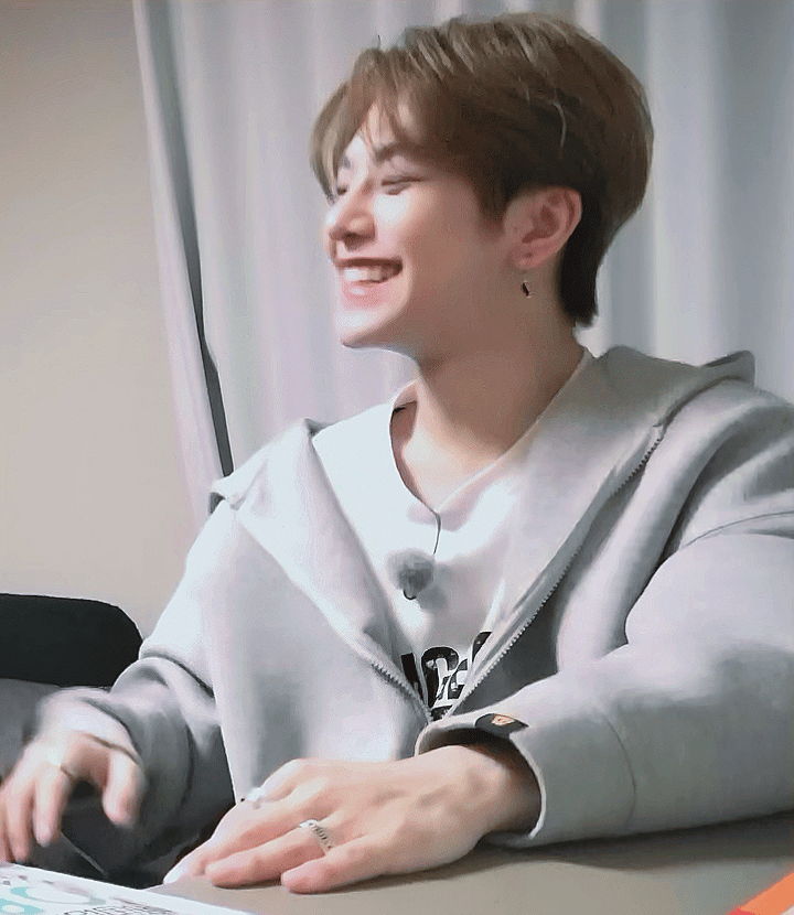 A moment captured by He Xinlong (ALPHA DRIVE ONE)'s fan