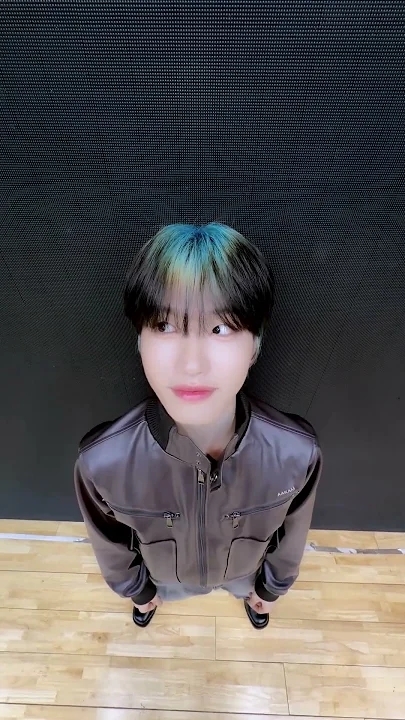 Behind-the-scenes cut of Huiwon (n.SSign)