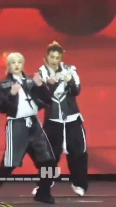 Must-see popular post of 현진 (Stray Kids), your favorite