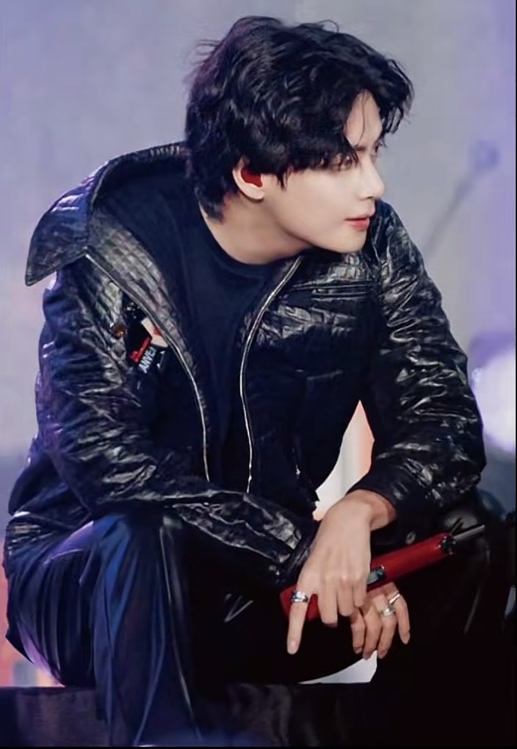 뷔 (방탄소년단)의 최신 사진