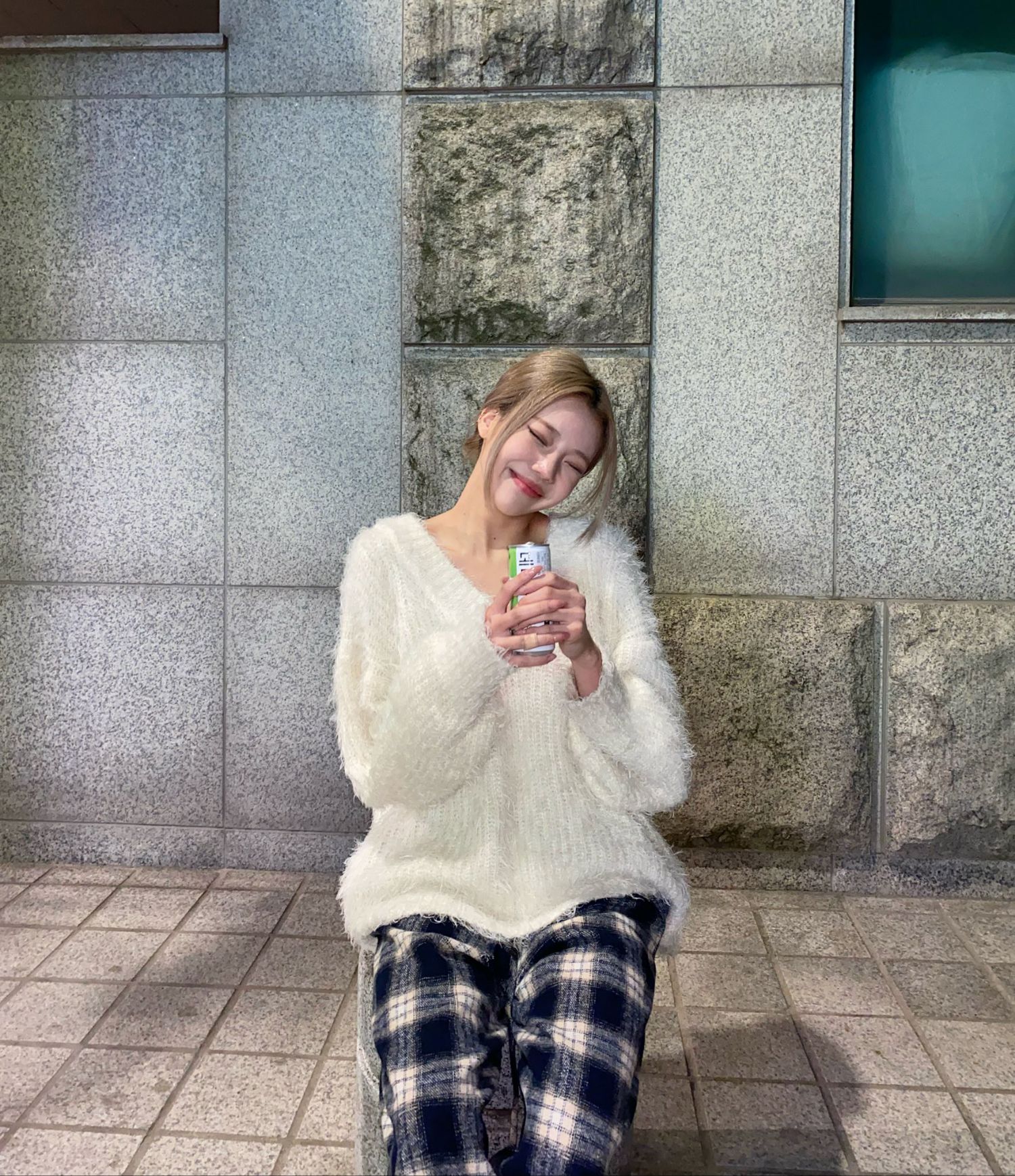 A moment captured by MOMOLAND's fan