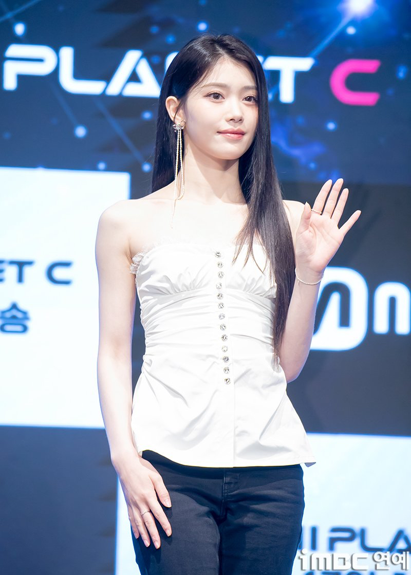 Latest photo of Xiao Ting (Kep1er)