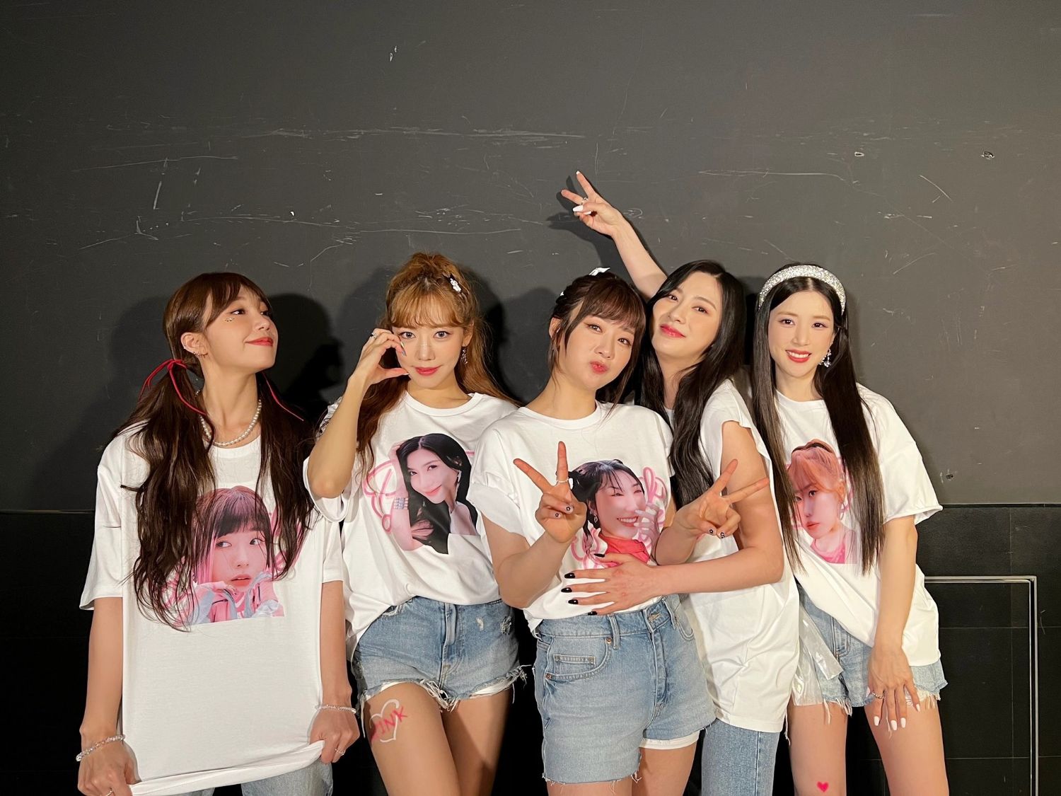 A moment captured by Apink's fan