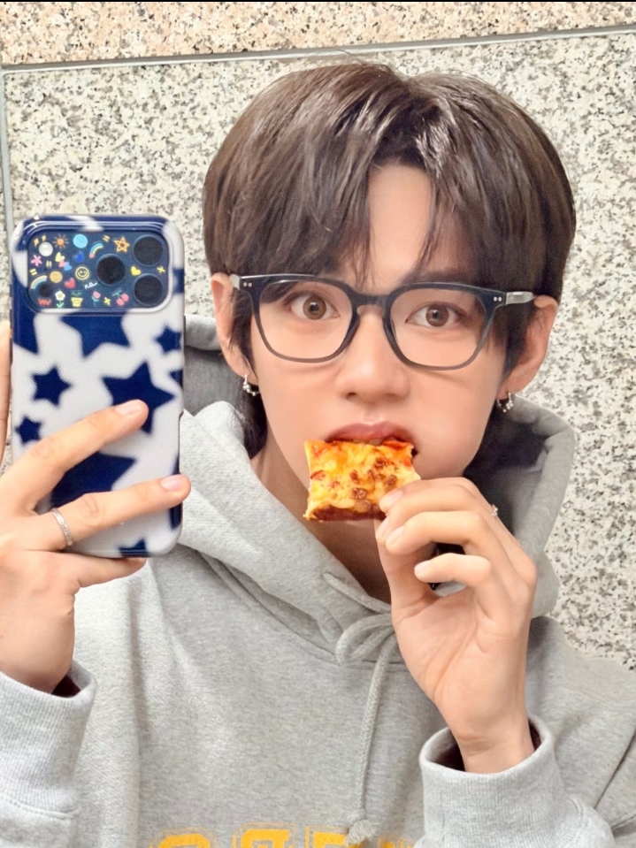 Behind-the-scenes cut of JL (AHOF)