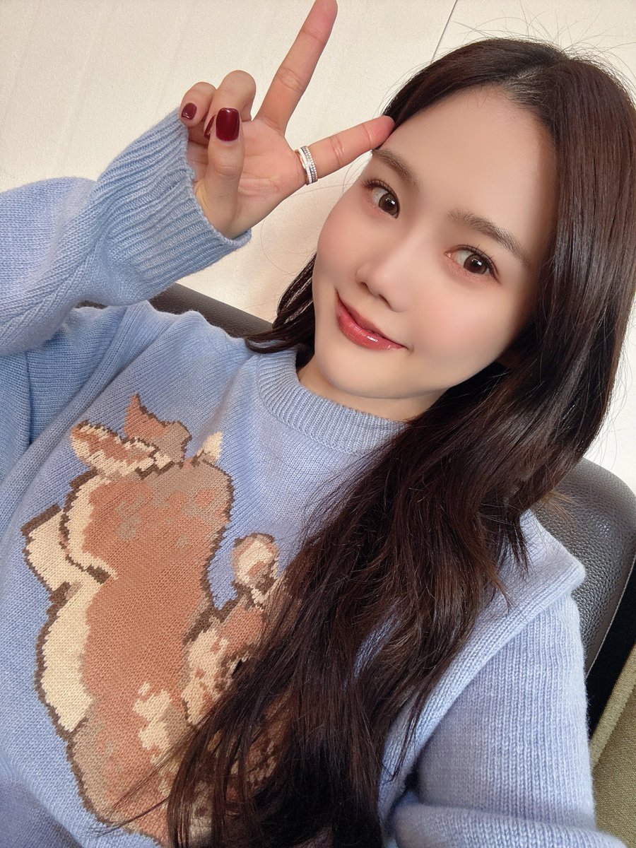 A moment captured by OH MY GIRL's fan