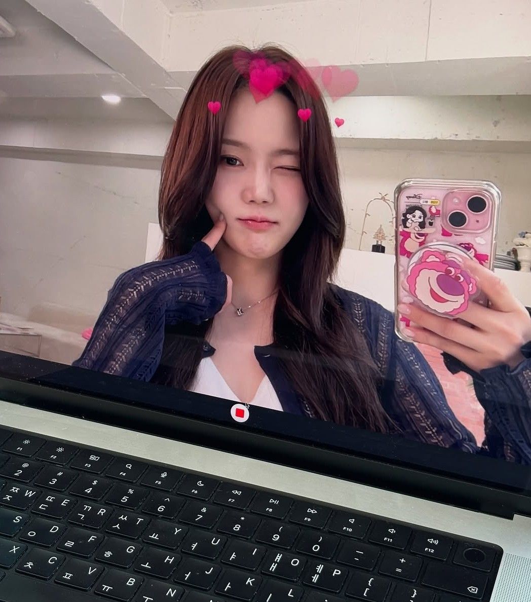 Recent activity shot of Hyojung (OH MY GIRL)