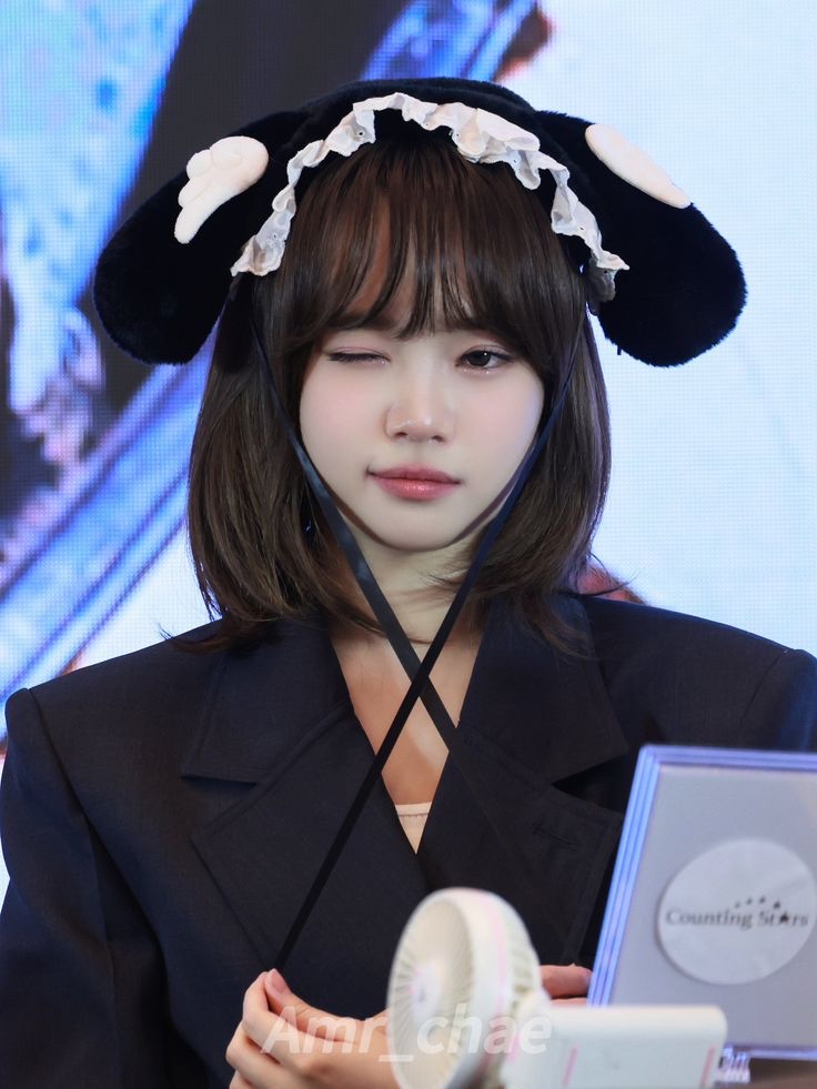 A moment captured by Kim Chaewon (LE SSERAFIM)'s fan