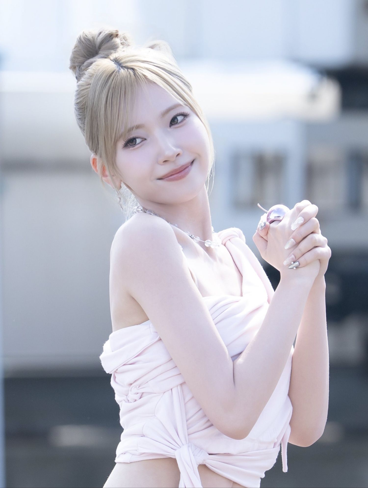 Behind-the-scenes cut of Mayuka (NiziU)