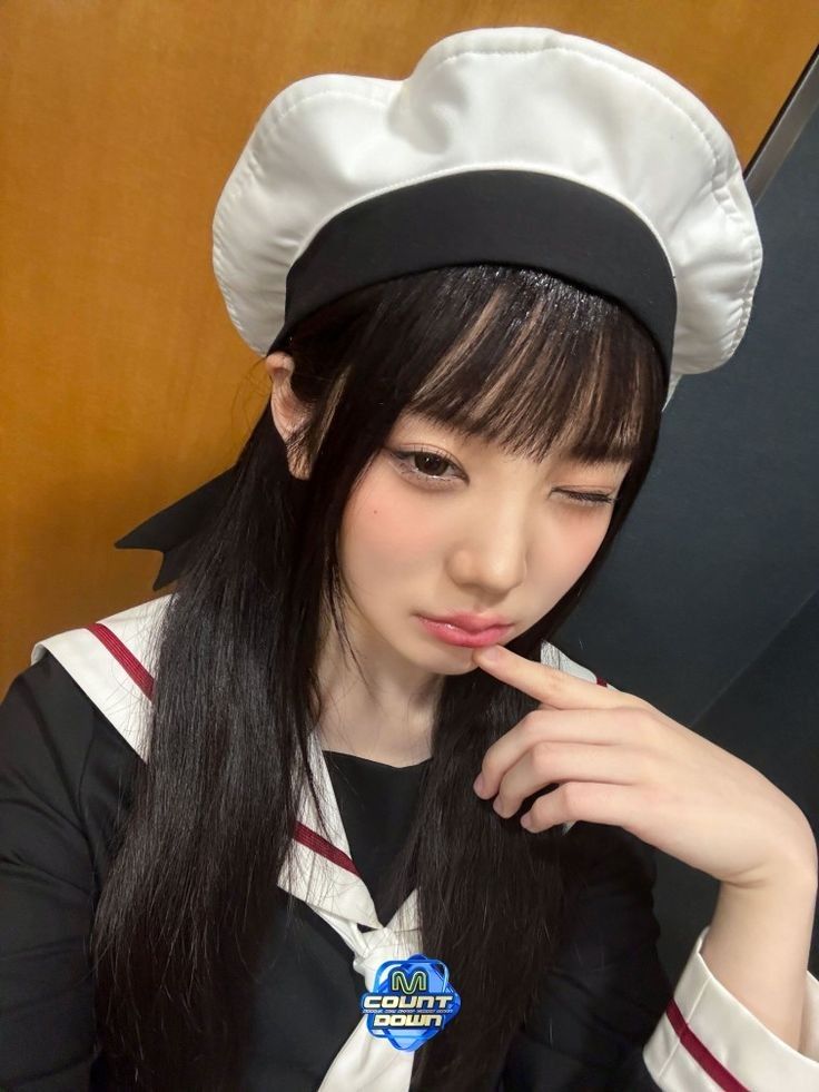 Behind-the-scenes cut of Wonhee (ILLIT)
