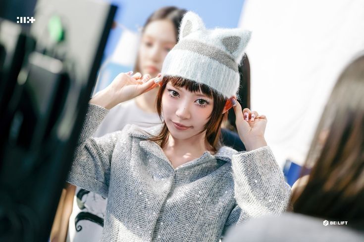 Behind-the-scenes cut of Moka (ILLIT)