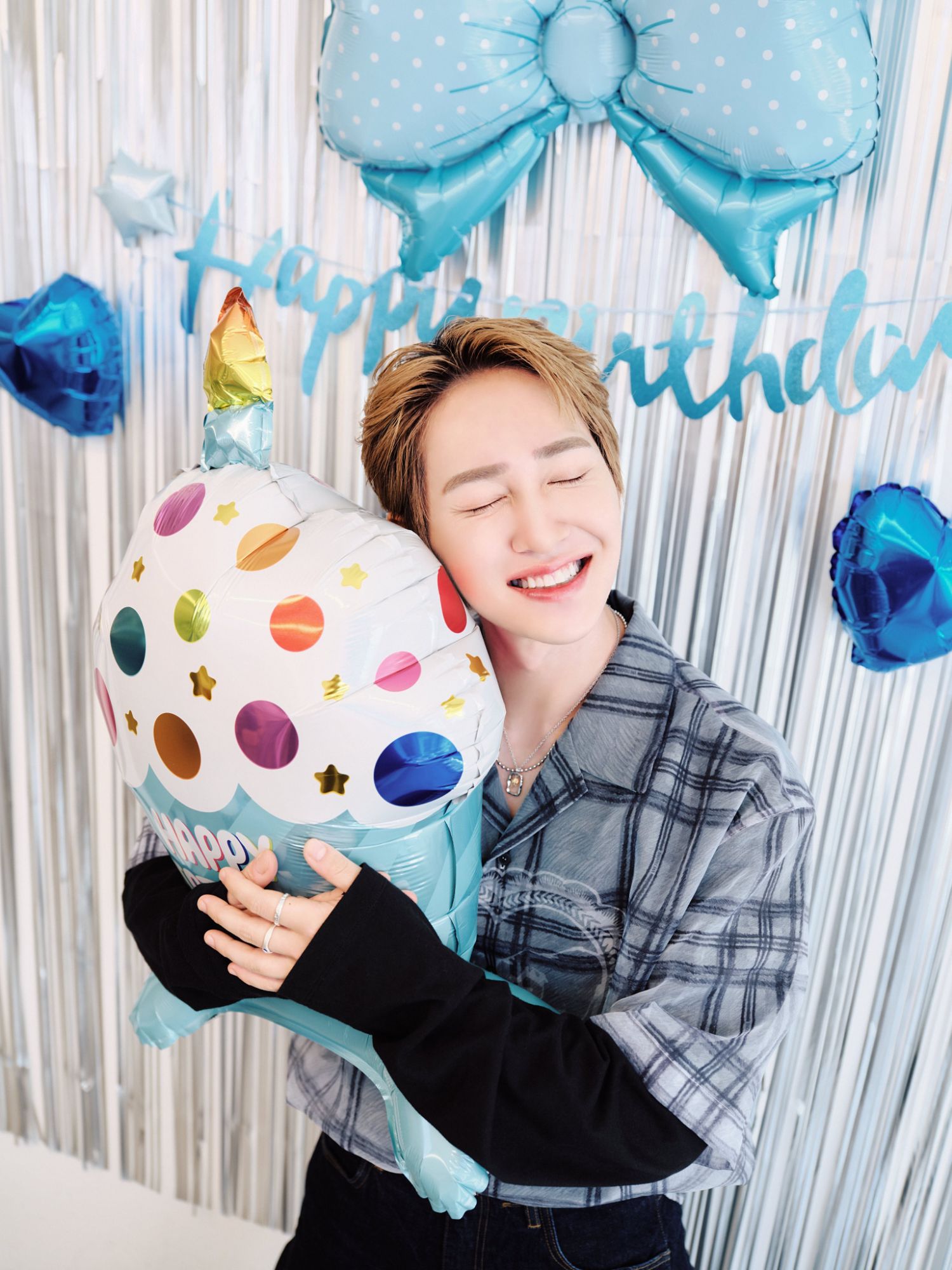 Latest photo of Onew (SHINee)