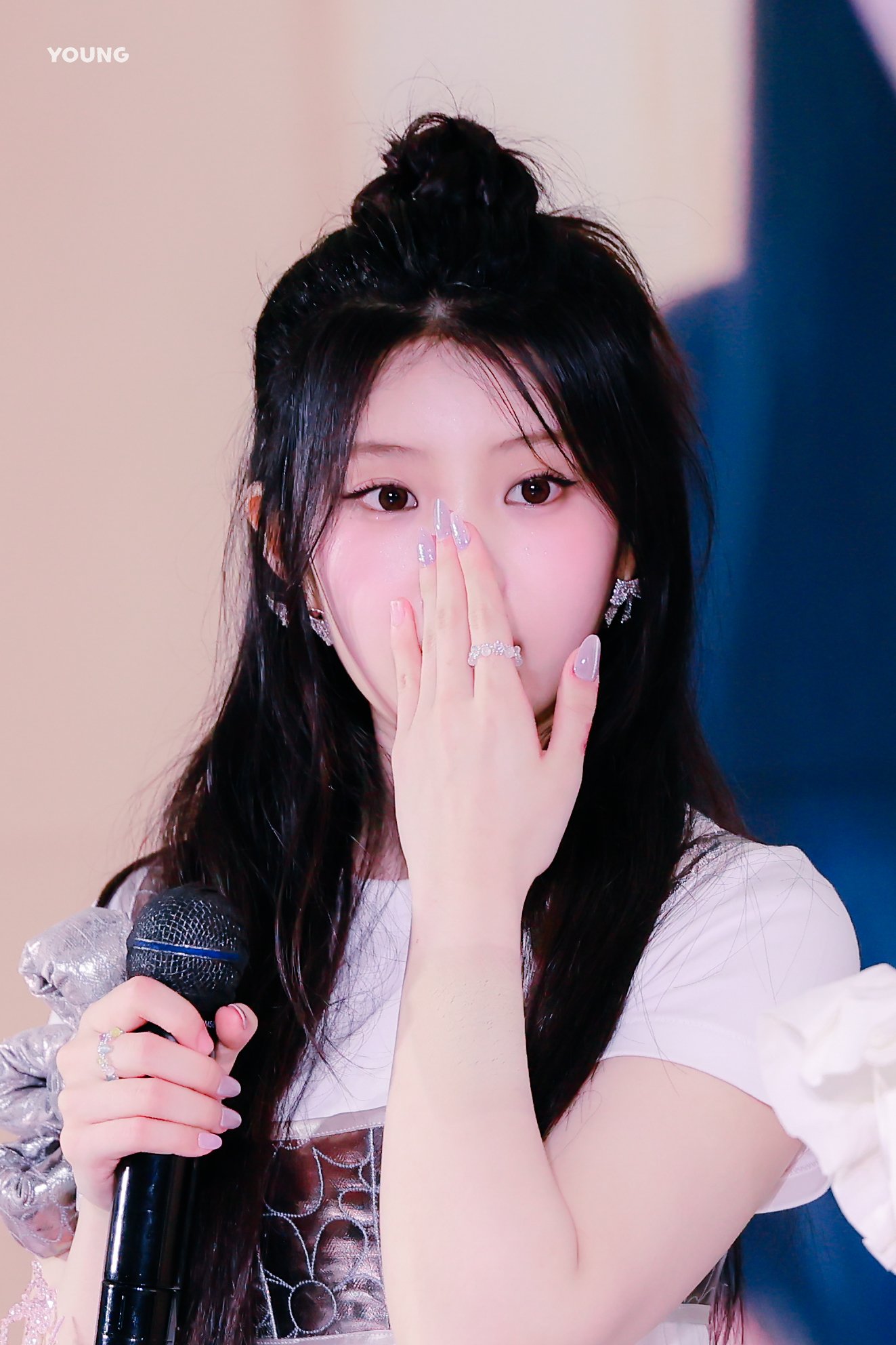 Recent activity shot of Wonhee (ILLIT)