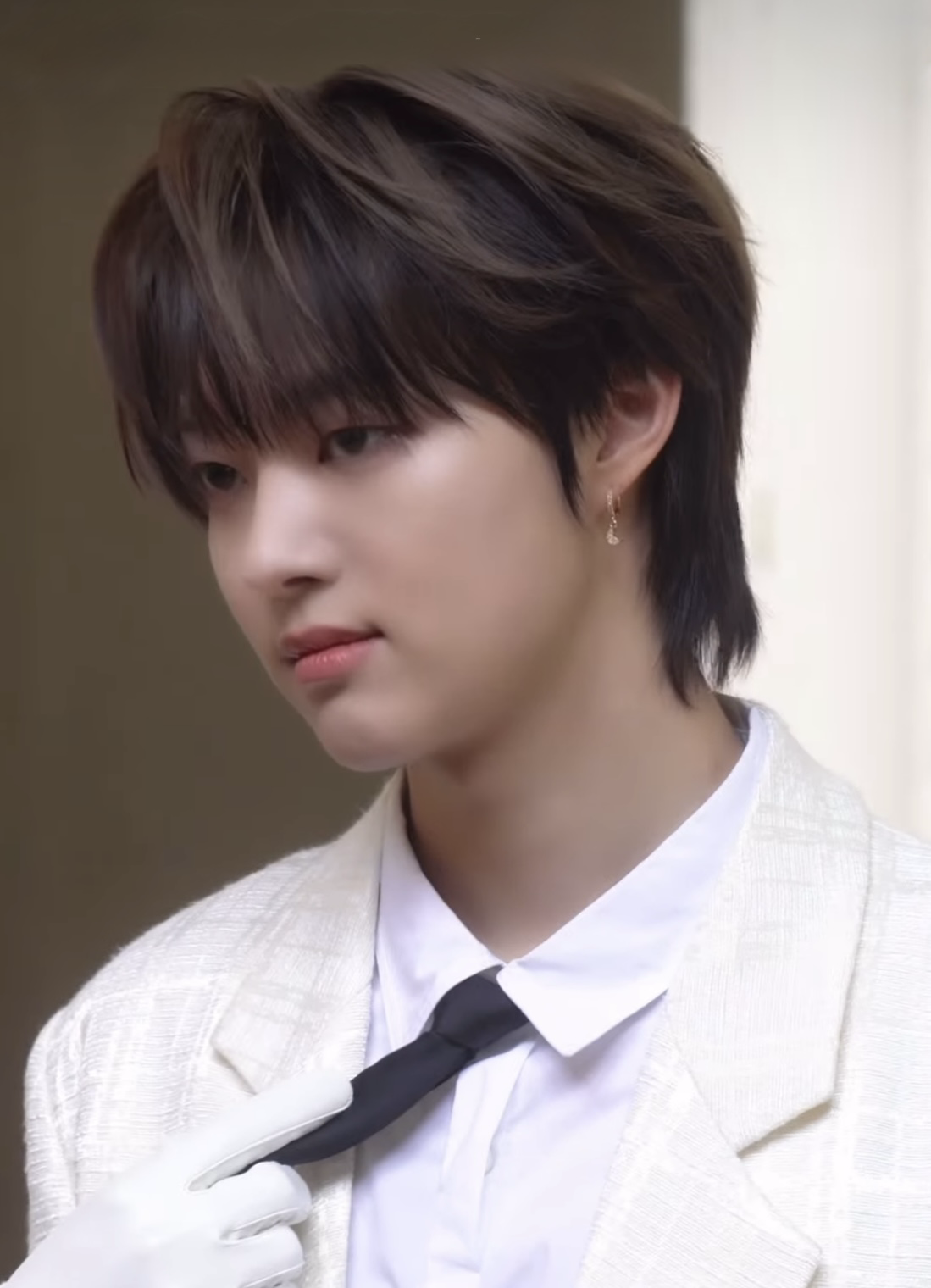 Behind-the-scenes cut of EJ (&TEAM)