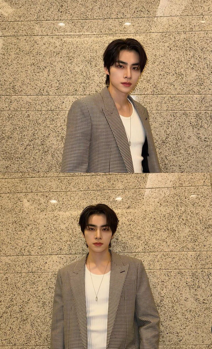 Recent activity shot of XIAOJUN (WayV)