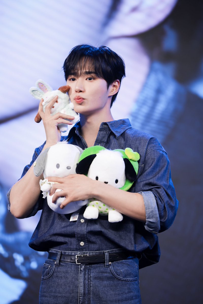A moment captured by WEi's fan