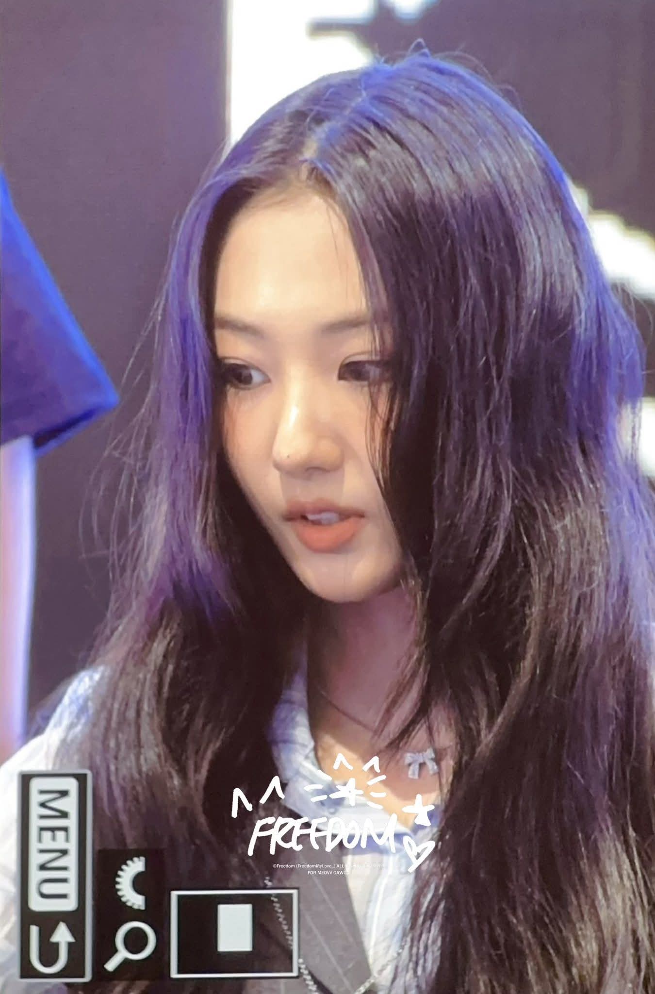 A moment captured by Gawon (MEOVV)'s fan